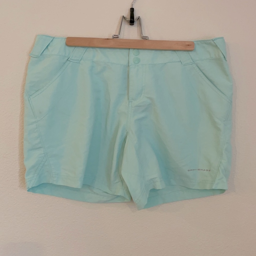 COLUMBIA PFG Aqua shorts in size L